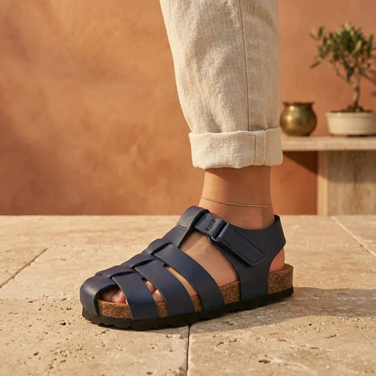 John – Baby Boys’ Hook-and-Loop Comfort Sandals - 22 - Uni Noir